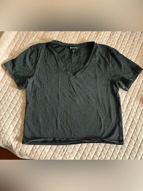Athleta Black & White Stripe Boxy V-Neck Tee - sz XS